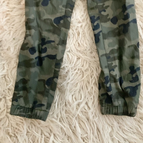 LOld Navy | Boys Camouflage Cargo Pants Elastic Waist Size 8 Military Print - Picture 3 of 9